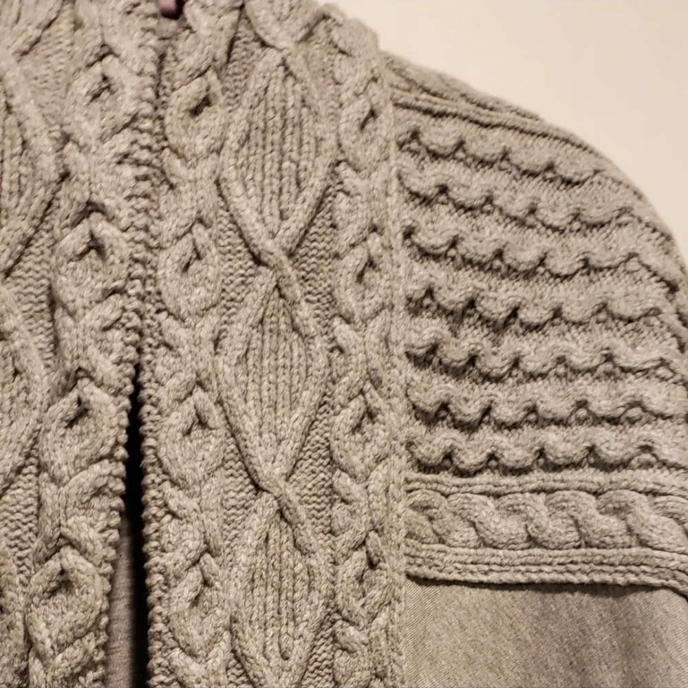 Burberry Gray Knit Cape - Authentic
